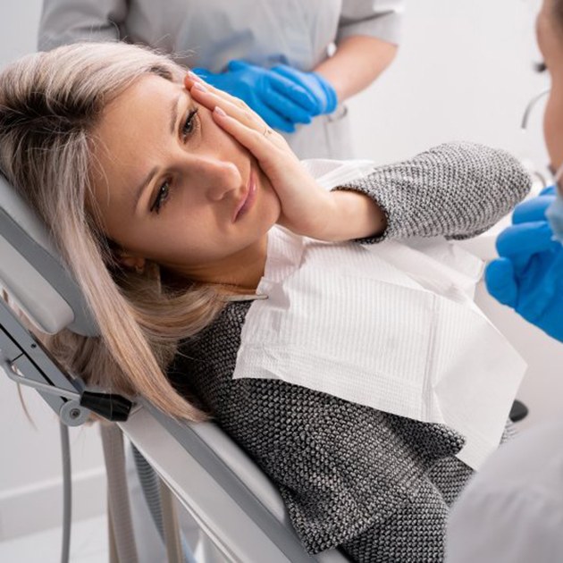 Lady in dentist’s chair has oral pain?